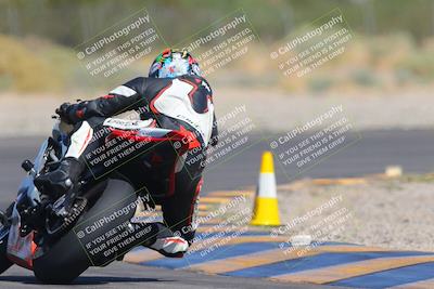 media/Sep-25-2023-Moto Forza (Mon) [[81ffa65e0a]]/B-C Group/Session 4 (Turn 2 Backside)/